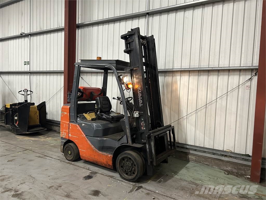 Toyota 8FGCU30 LPG forklifts