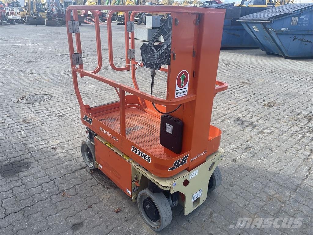 JLG 1230ES Vertikálne stĺpové výťahy
