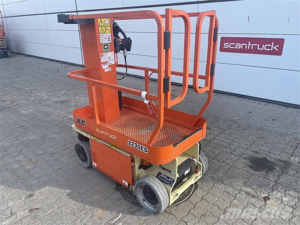 JLG 1230ES Vertikálne stĺpové výťahy