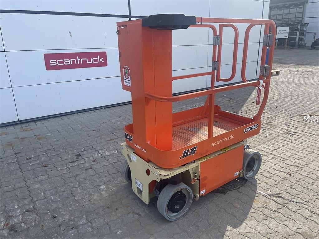 JLG 1230ES Vertikálne stĺpové výťahy