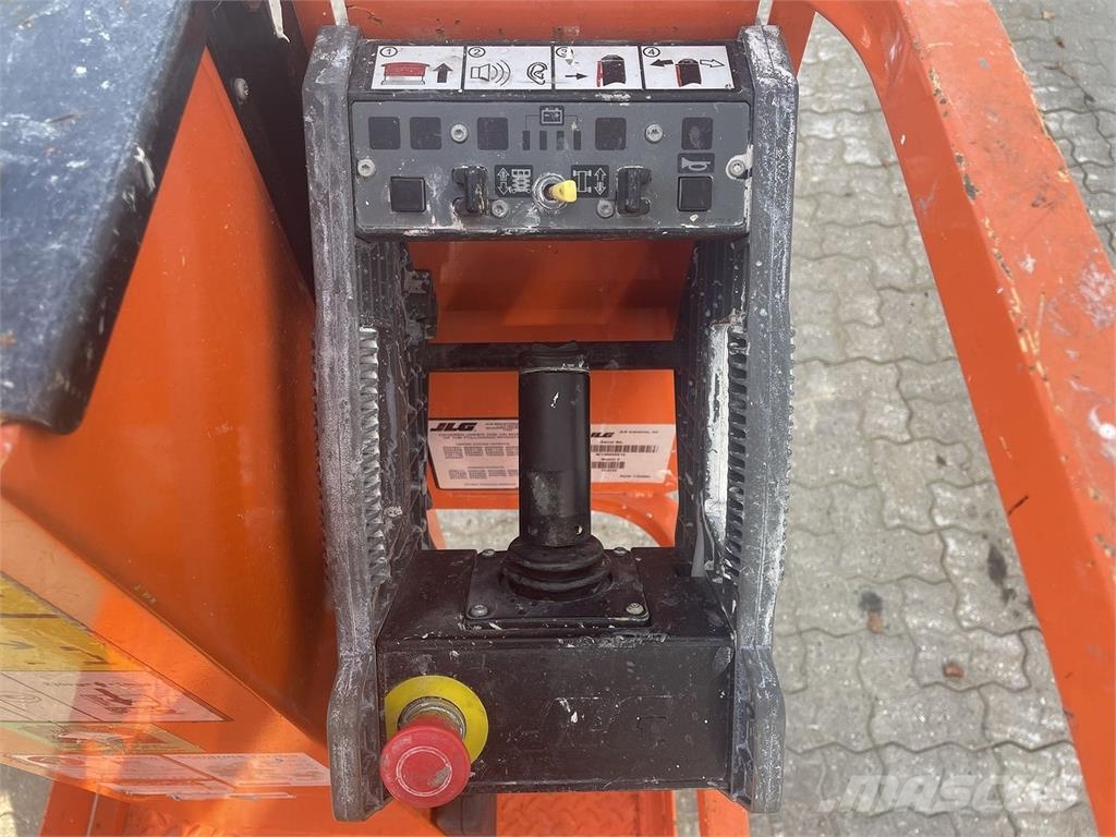 JLG 1230ES Vertikálne stĺpové výťahy