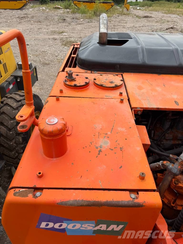 Doosan DH 210 W-7 Source factory Bagri na kolesih