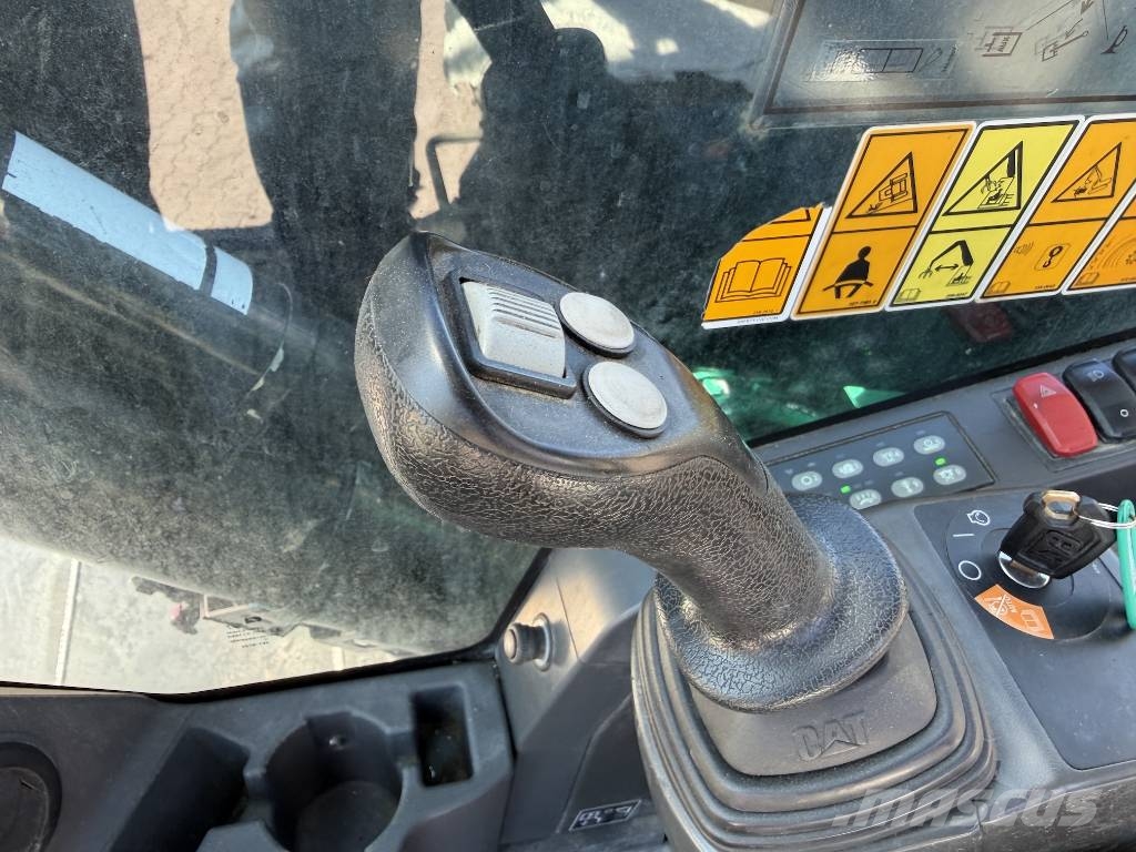 CAT mh3024 Перевантажувачі металобрухту/промислові навантажувачі