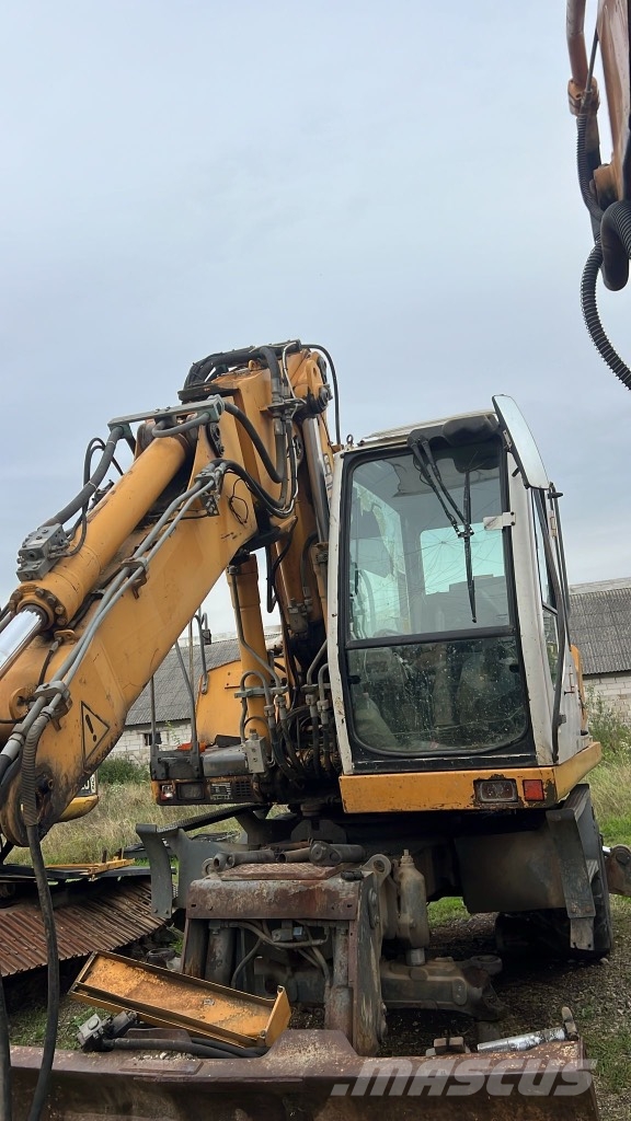 Liebherr A 900 C 電子設備