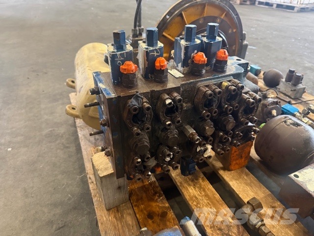 Liebherr L 566 2Plus2 HYDRAULIC VALVE BLOCK Hidráulica