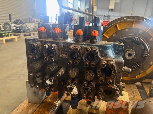 Liebherr L 566 2Plus2 HYDRAULIC VALVE BLOCK Hidráulica