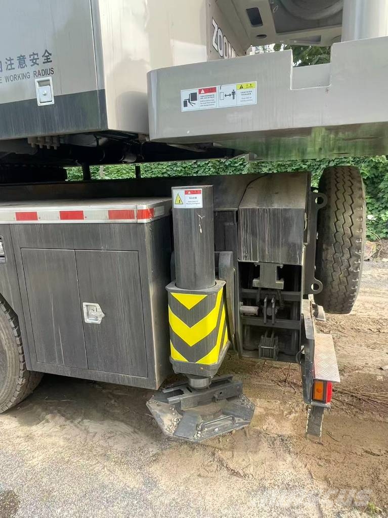 Zoomlion ZTC1100V7 Visurgājēji celtņi