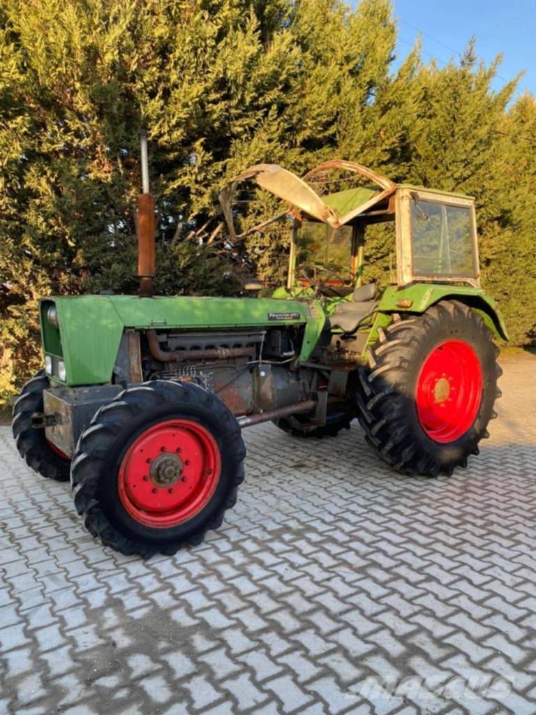 TRACTOR Fendt 610S Tractoren