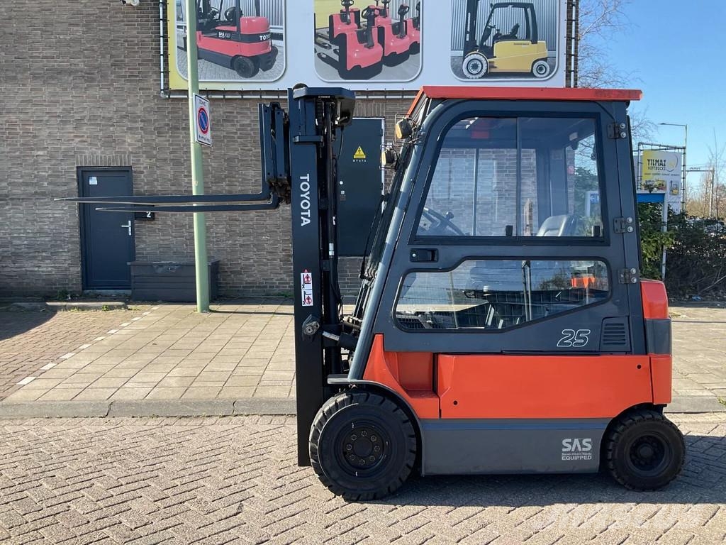 Toyota 7FBMF25 2500KG 5.00METER HEFTRUCK شاحنات ذات رافعات شوكية تعمل بالكهرباء
