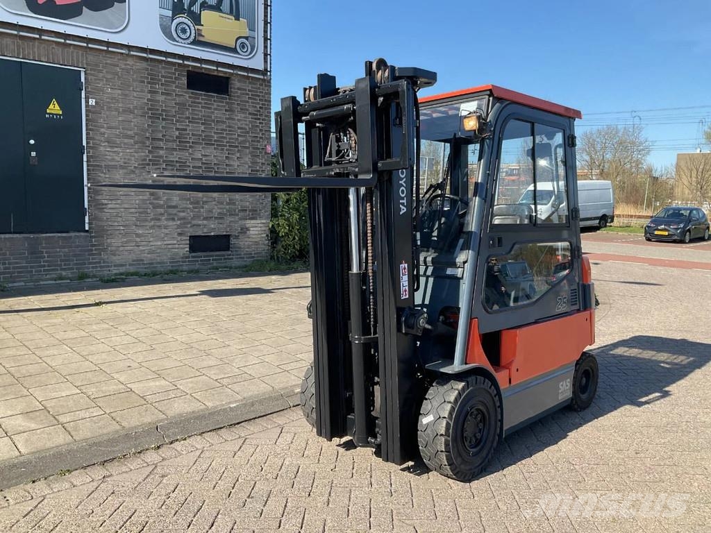 Toyota 7FBMF25 2500KG 5.00METER HEFTRUCK شاحنات ذات رافعات شوكية تعمل بالكهرباء