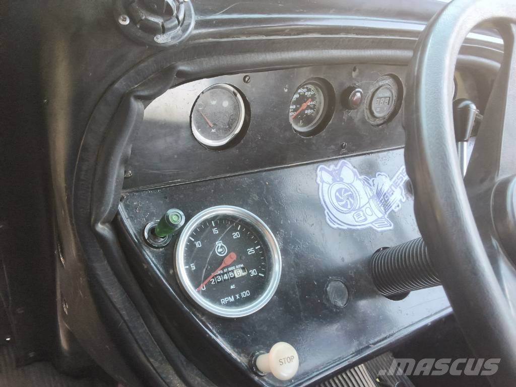 International 574 الجرارات