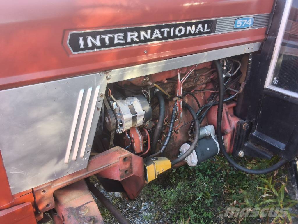 International 574 الجرارات