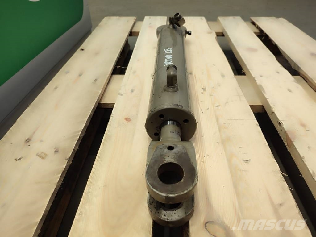 Volvo L25 hydraulic steering cylinder Hidráulicos
