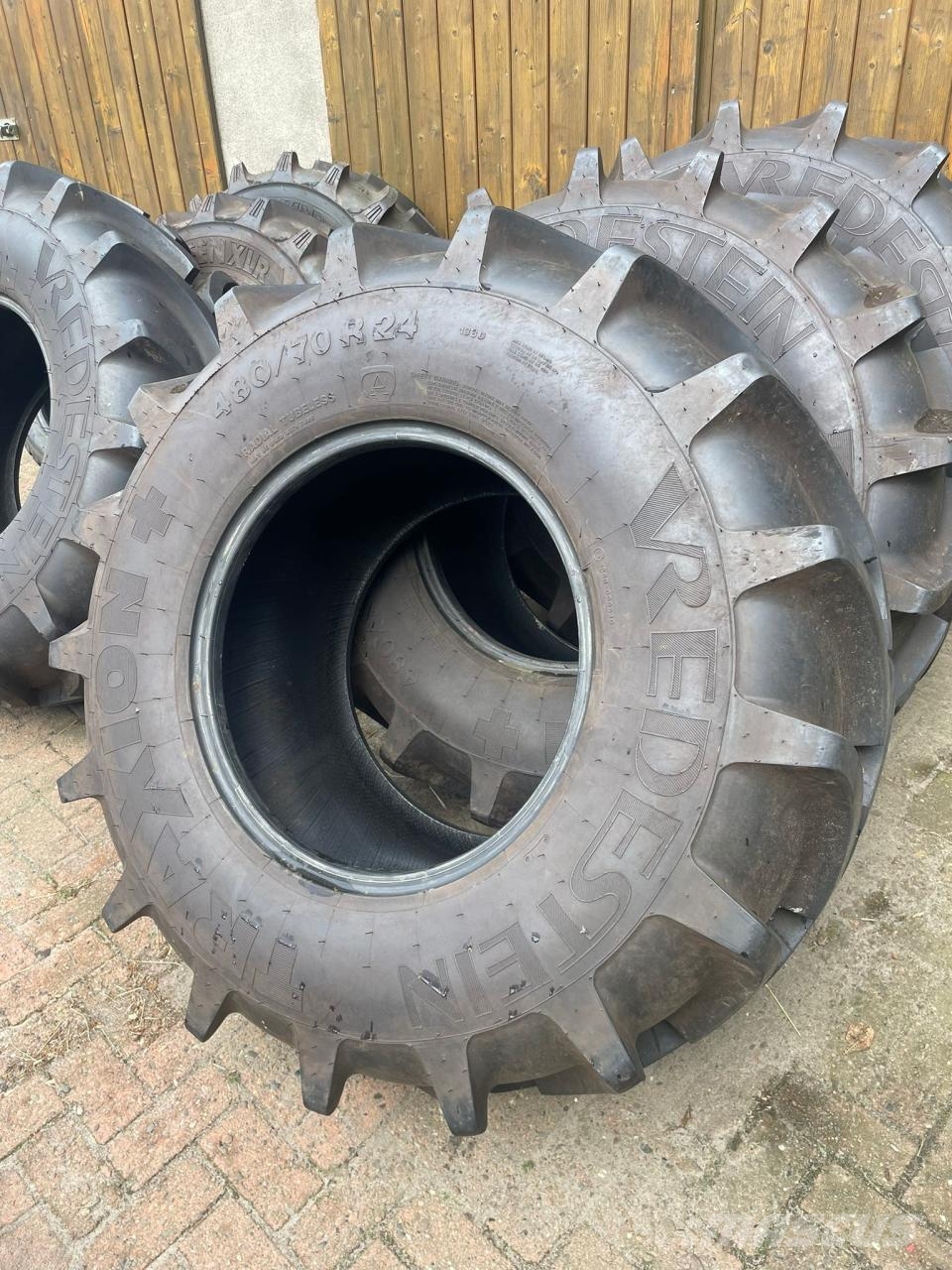 Vredestein 480/70R24 Tyres, wheels and rims