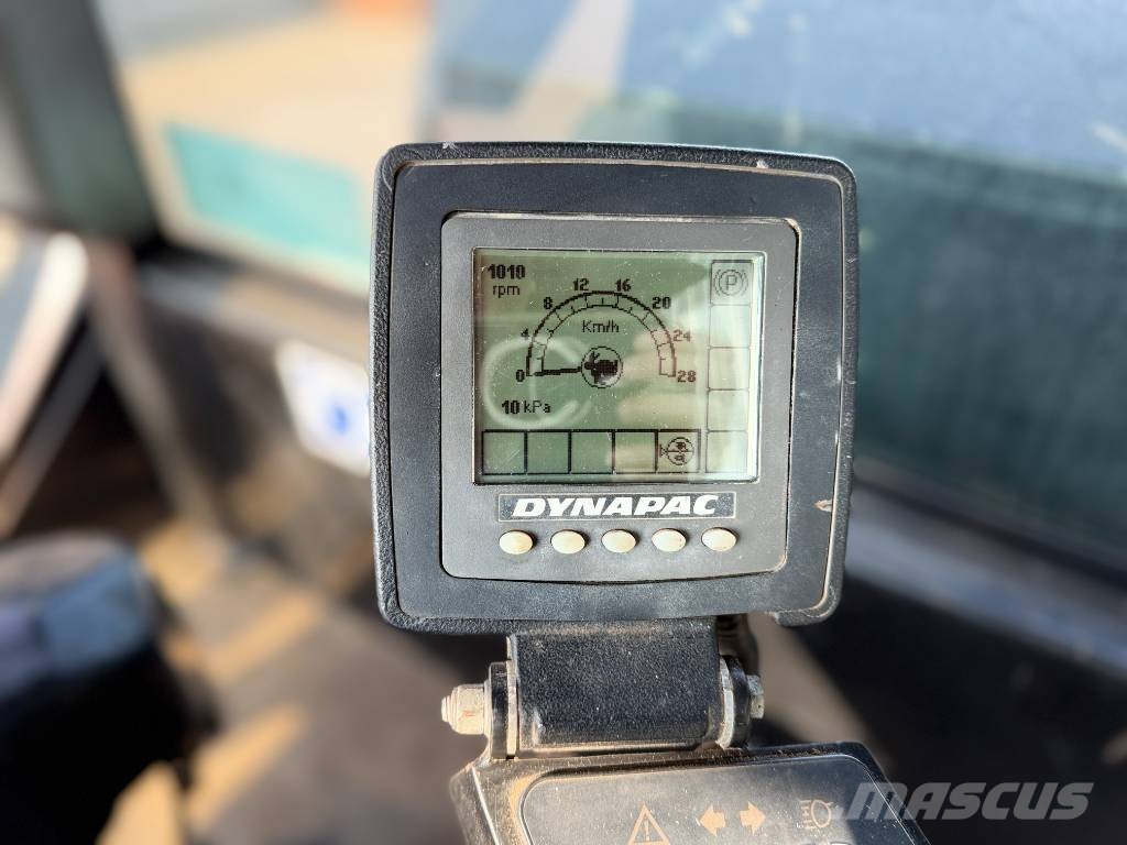 Dynapac CP224 Пневматични гумени ролки