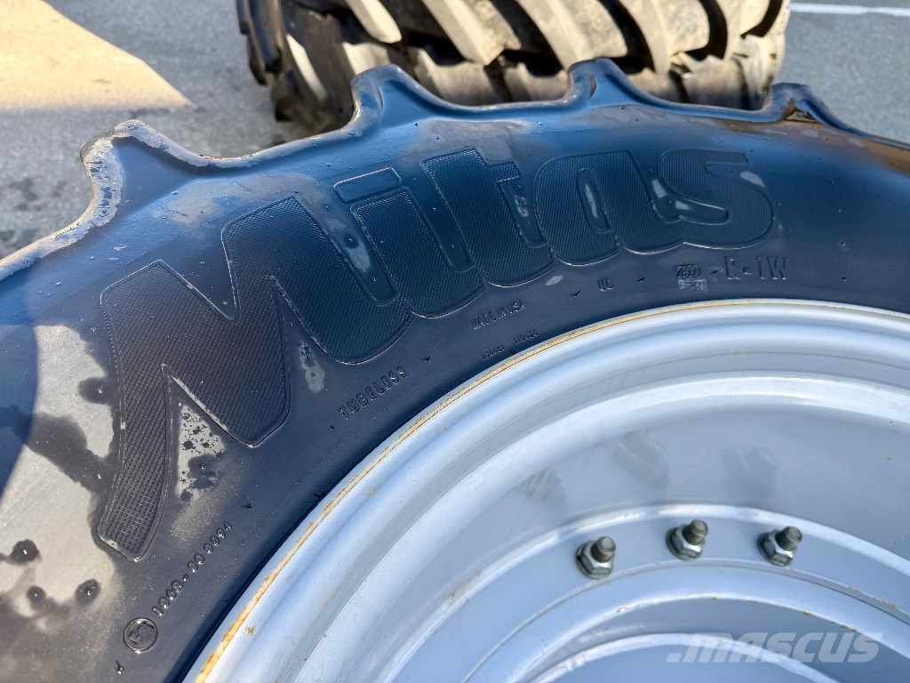 Mitas HC70 + AC85 4.80/70 R34 + 520/85 R46 Banden, wielen en velgen