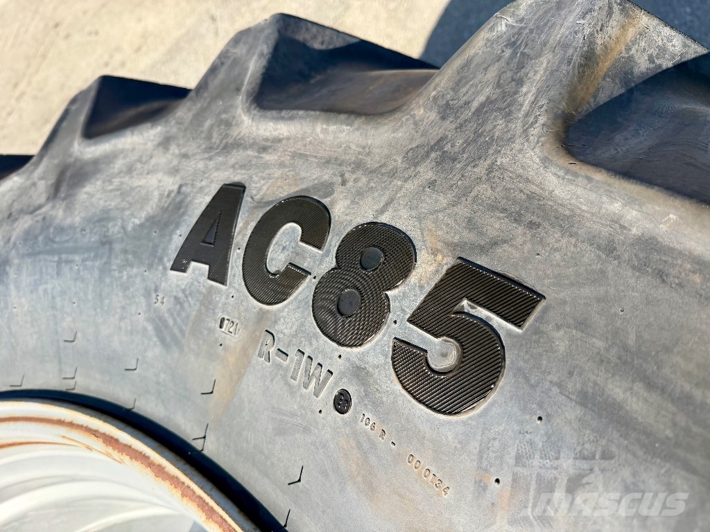 Mitas HC70 + AC85 4.80/70 R34 + 520/85 R46 Banden, wielen en velgen