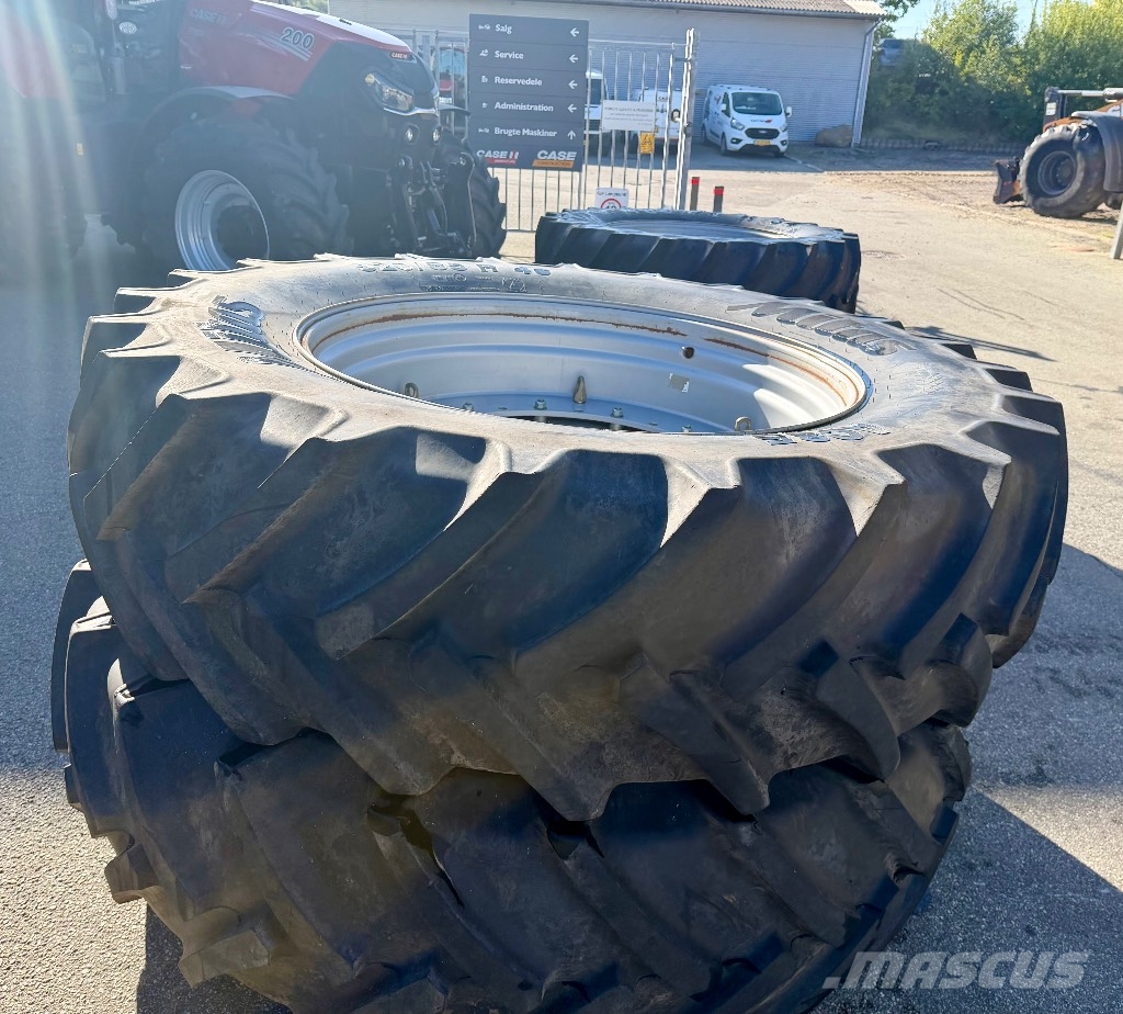 Mitas HC70 + AC85 4.80/70 R34 + 520/85 R46 Banden, wielen en velgen