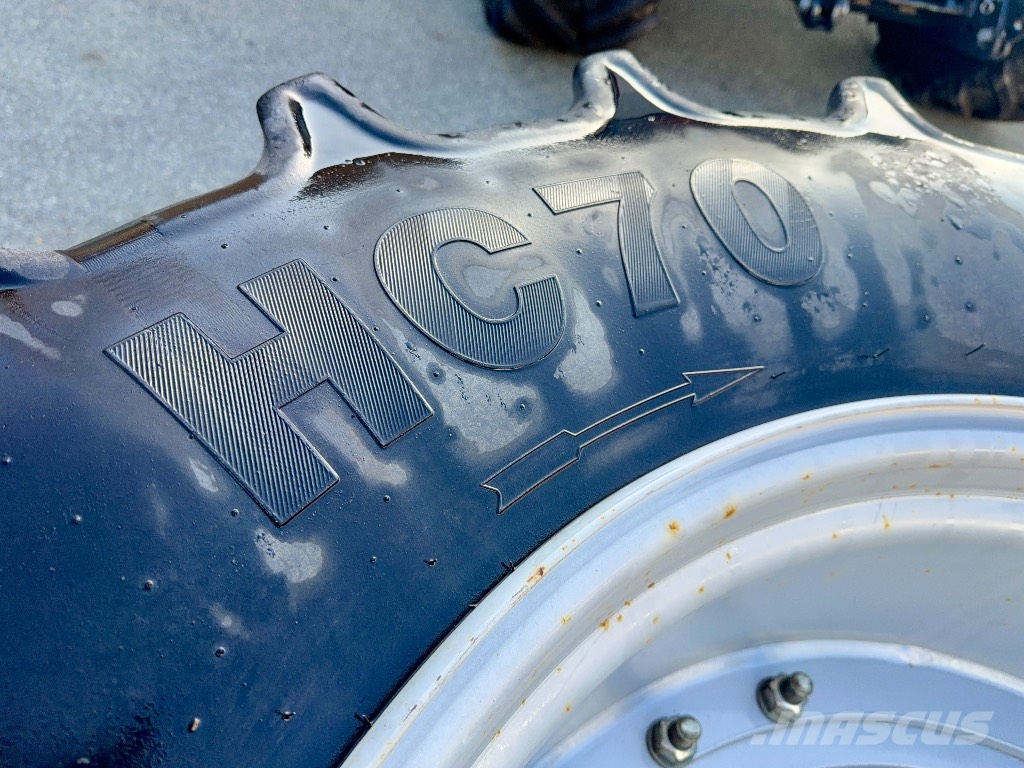 Mitas HC70 + AC85 4.80/70 R34 + 520/85 R46 Banden, wielen en velgen