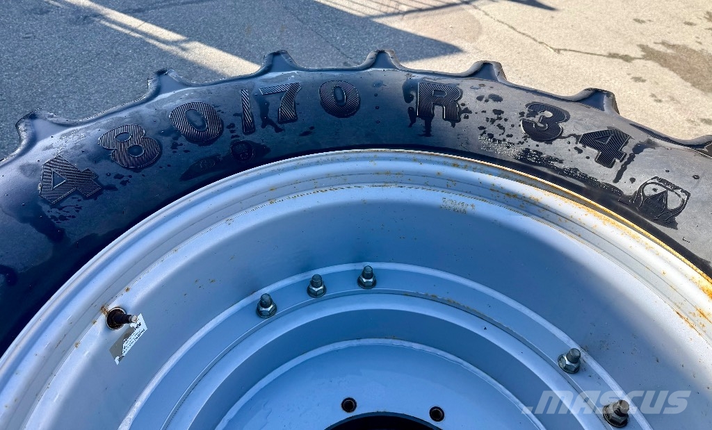 Mitas HC70 + AC85 4.80/70 R34 + 520/85 R46 Banden, wielen en velgen
