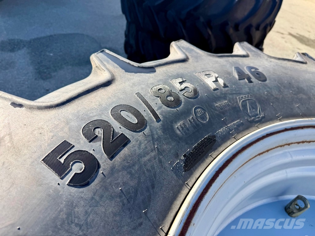 Mitas HC70 + AC85 4.80/70 R34 + 520/85 R46 Banden, wielen en velgen