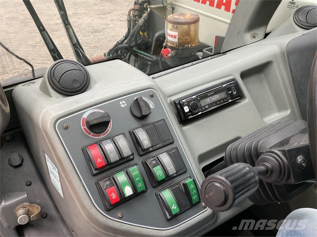 CLAAS Scorpion 7055 Varipower مناولات متداخلة