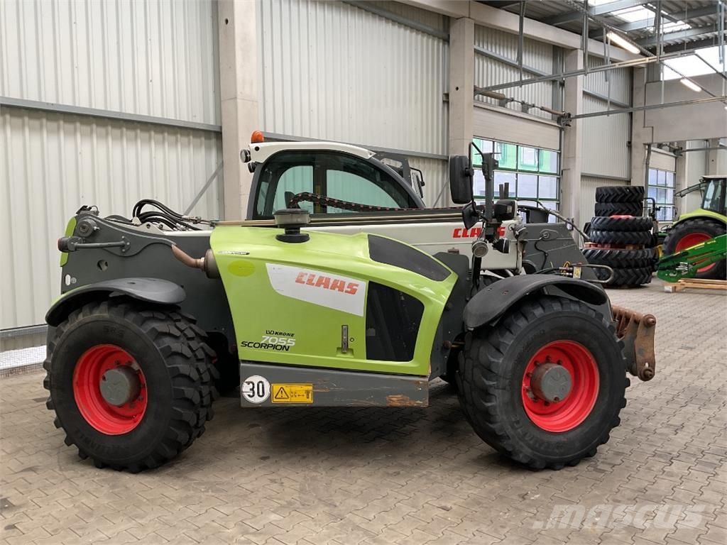 CLAAS Scorpion 7055 Varipower مناولات متداخلة