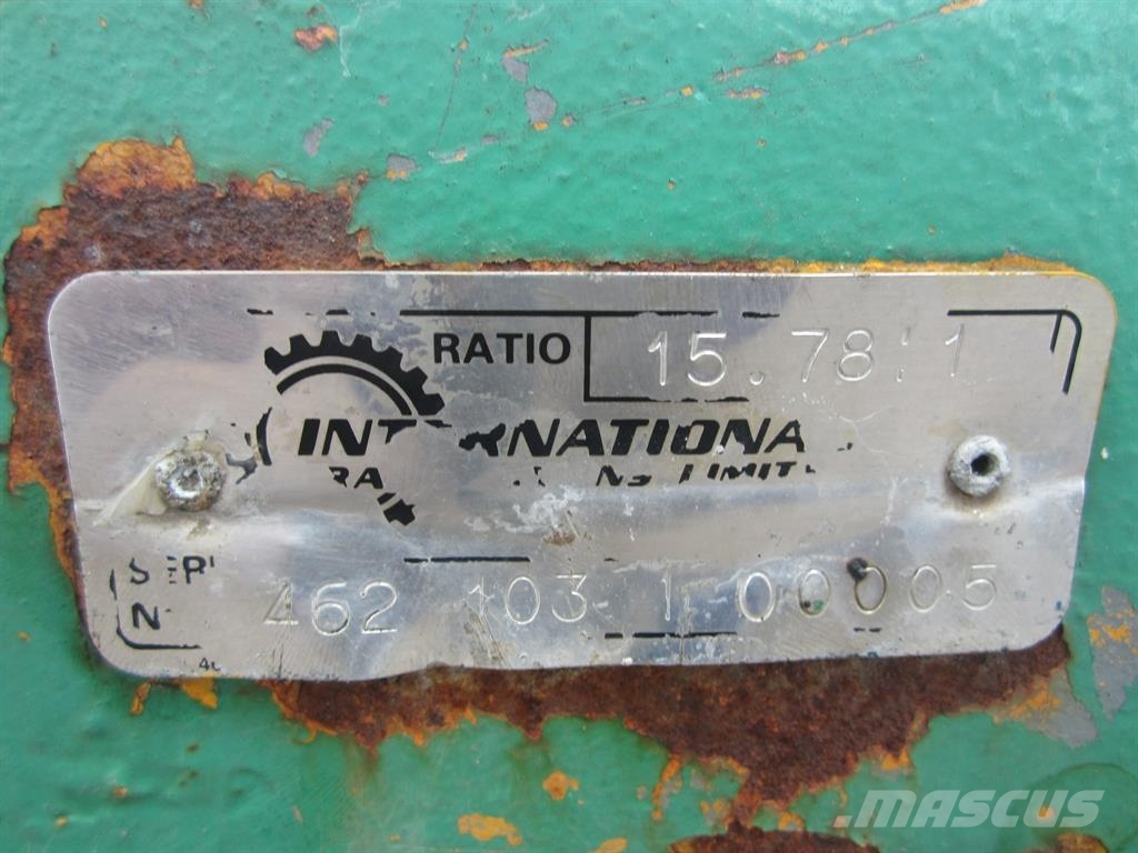 International 462103100005 - Axle/Achse/As Ejes