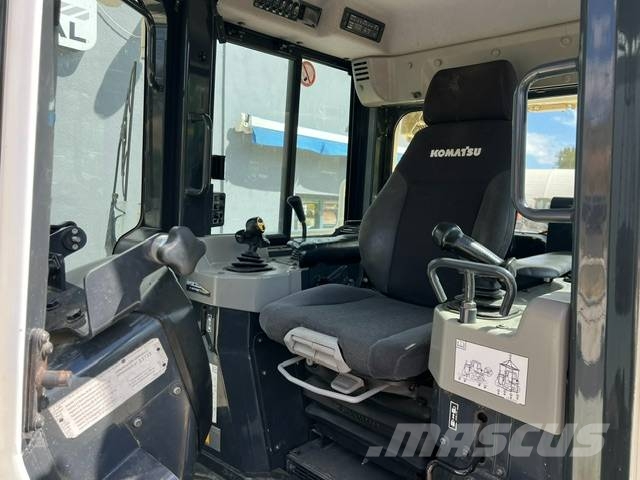Komatsu D 61 PXi-24 Buldožerji goseničarji