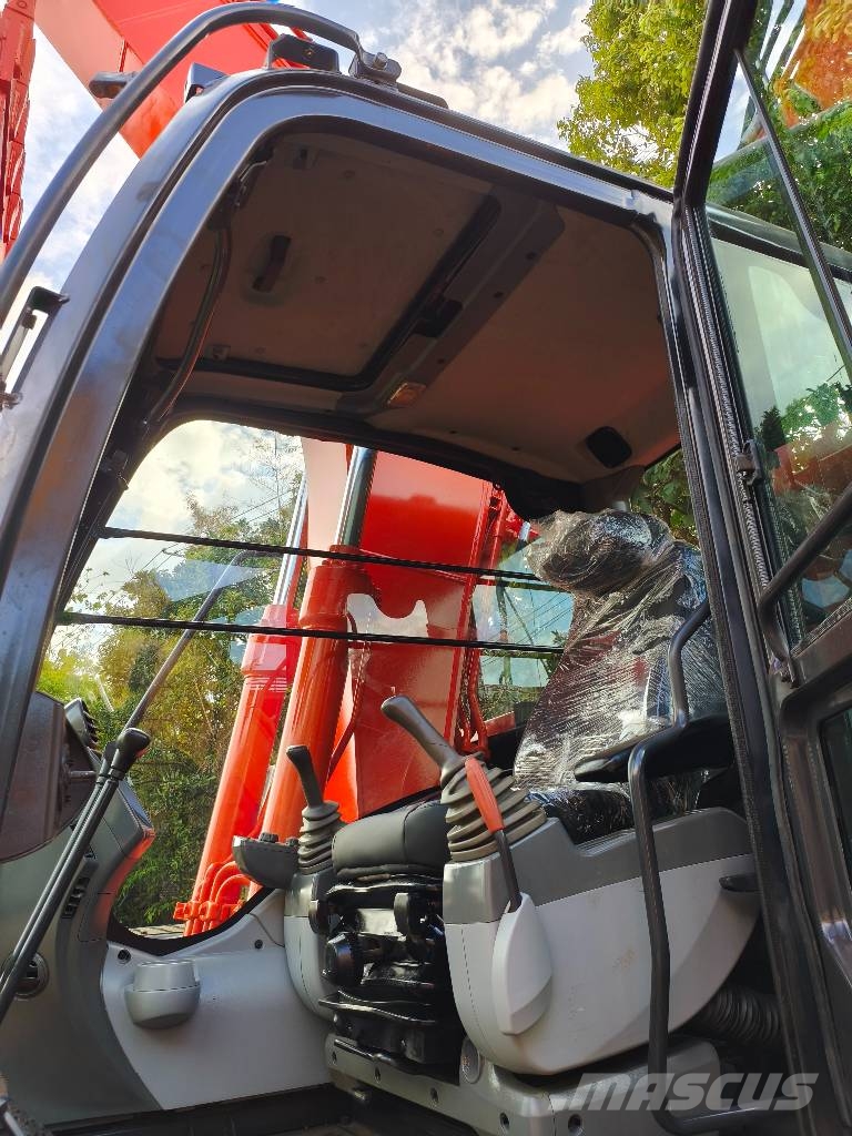 Hitachi ZX130 Bageri guseničari