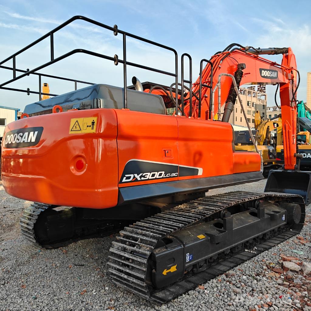 Doosan 300LC-9C Pásové rýpadlá