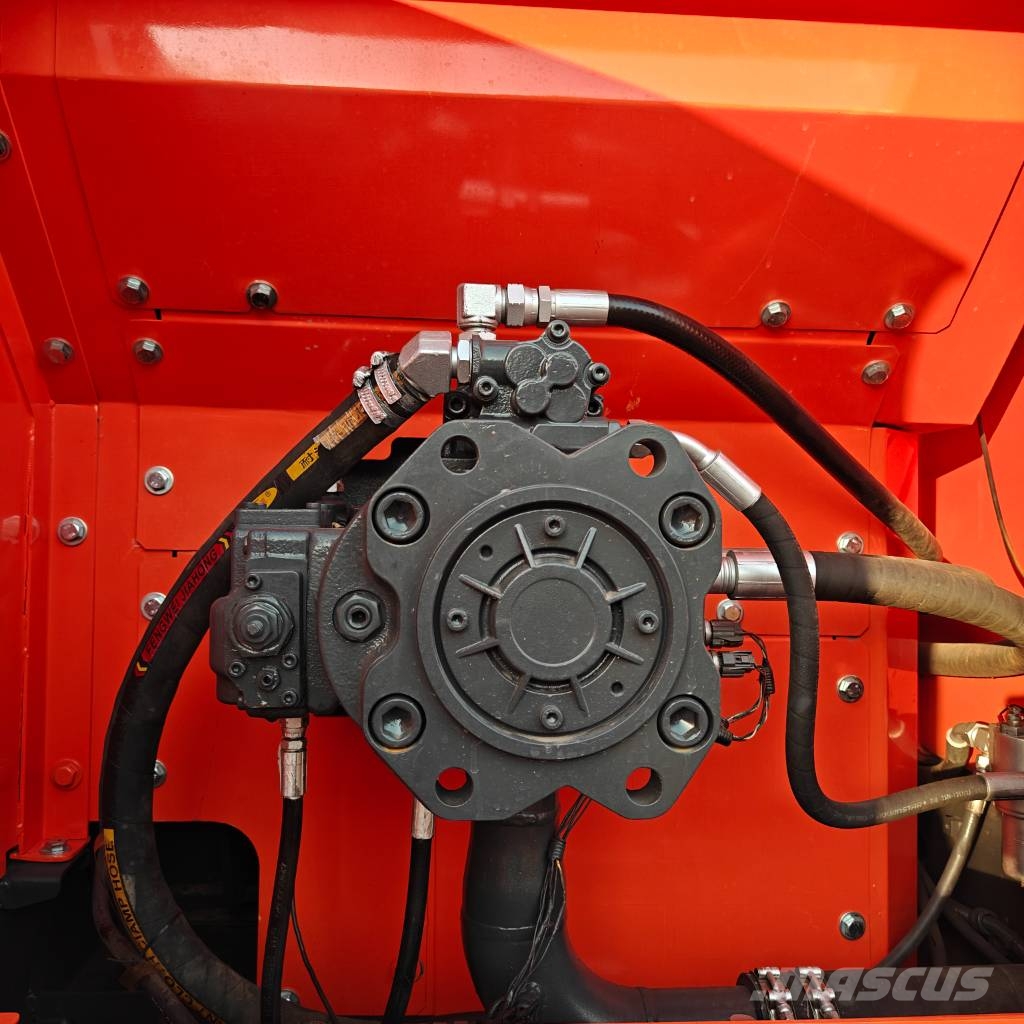 Doosan 300LC-9C Pásové rýpadlá
