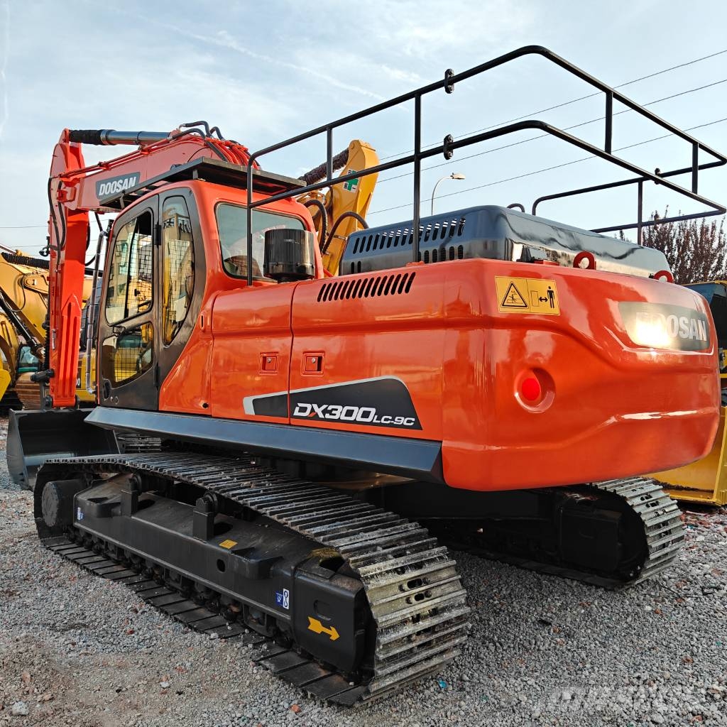 Doosan 300LC-9C Pásové rýpadlá