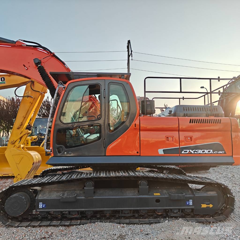 Doosan 300LC-9C Pásové rýpadlá