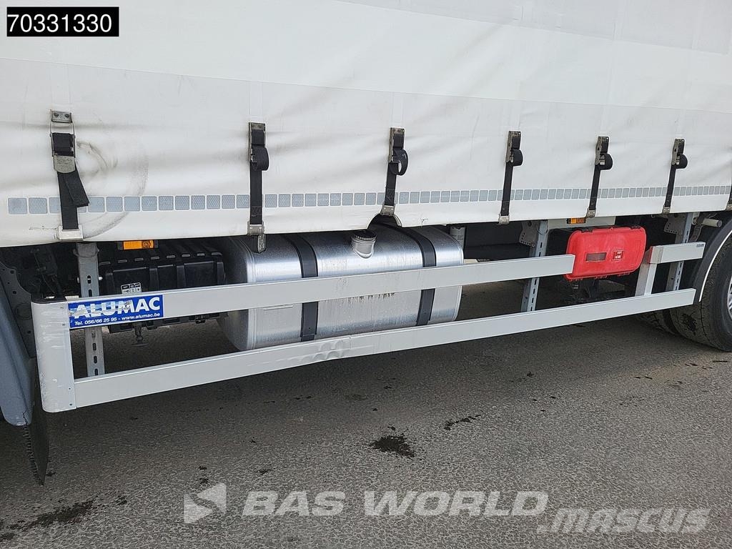 DAF LF 260 4X2 19tonner curtainsides 2000kg Ladebordwa Camiones de caja de lona