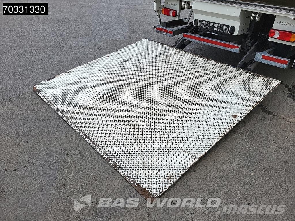 DAF LF 260 4X2 19tonner curtainsides 2000kg Ladebordwa Camiones de caja de lona
