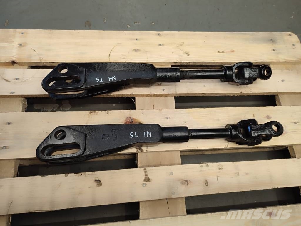 New Holland Lower arm hanger 30252000 New Holland TS 115 Výložníky a lžíce