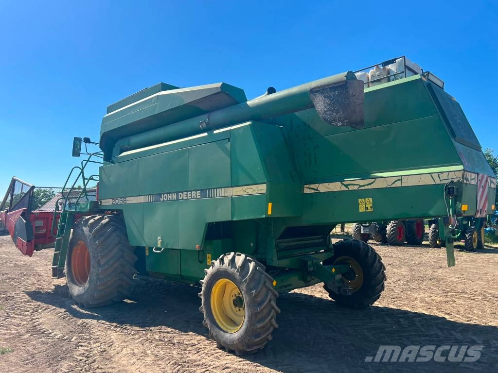 John Deere 2058 Mietitrebbiatrici