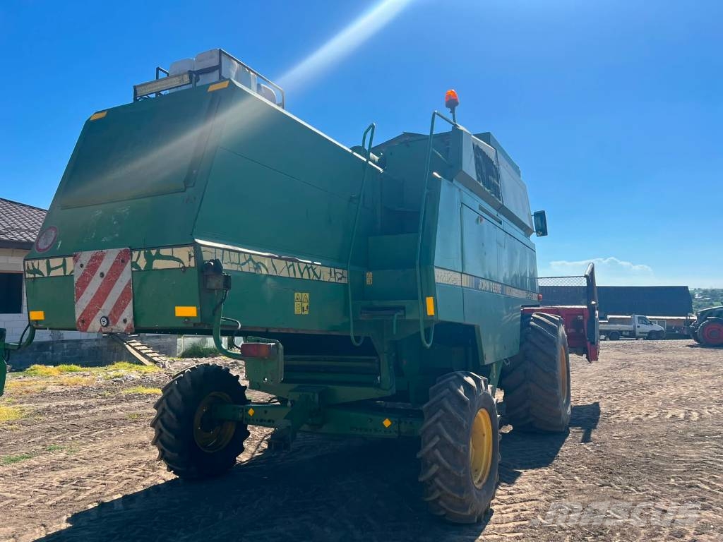 John Deere 2058 Mietitrebbiatrici