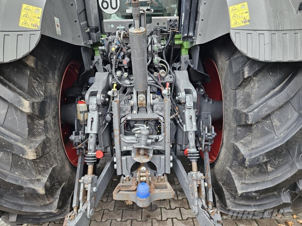 Fendt 824 VARIO PROFI PLUS Tractors