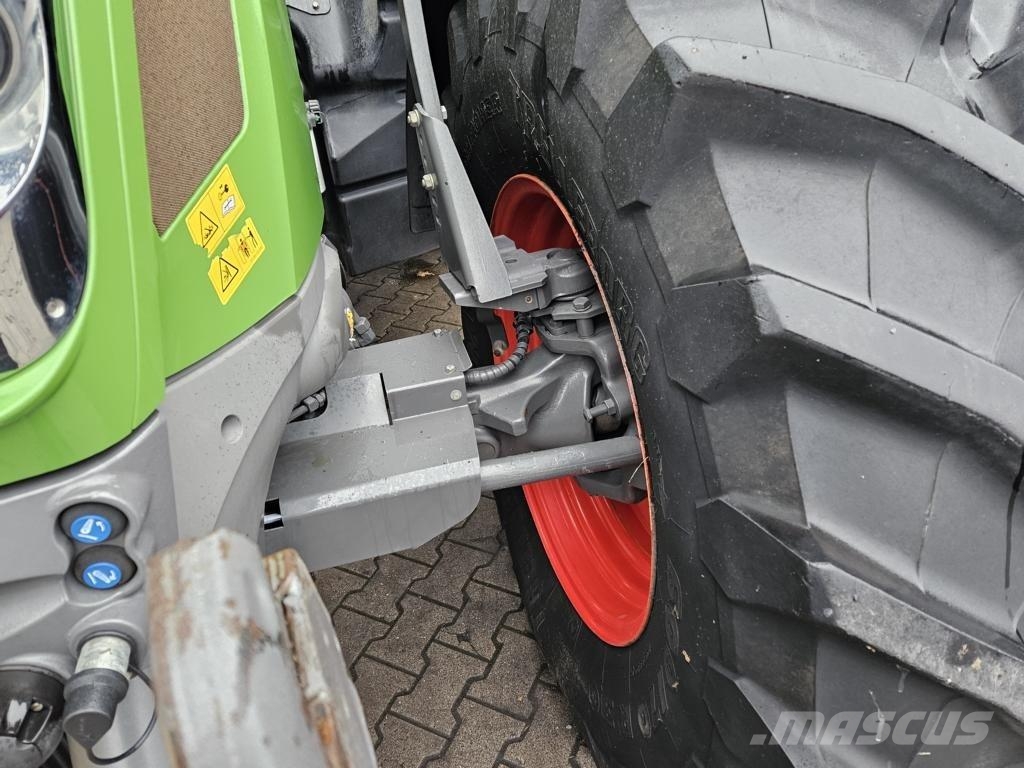 Fendt 824 VARIO PROFI PLUS Tractors