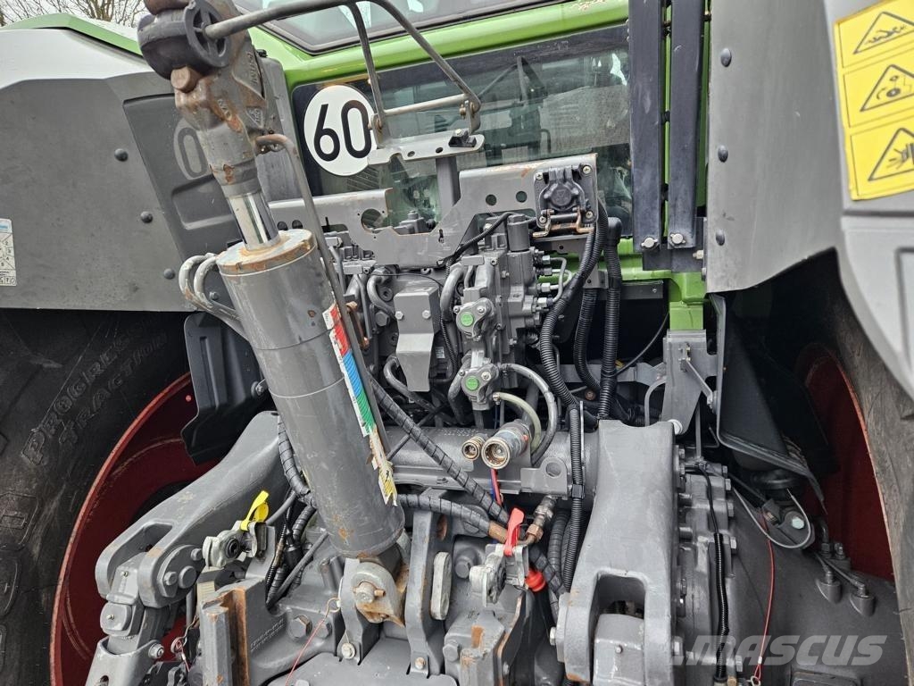 Fendt 824 VARIO PROFI PLUS Tractors