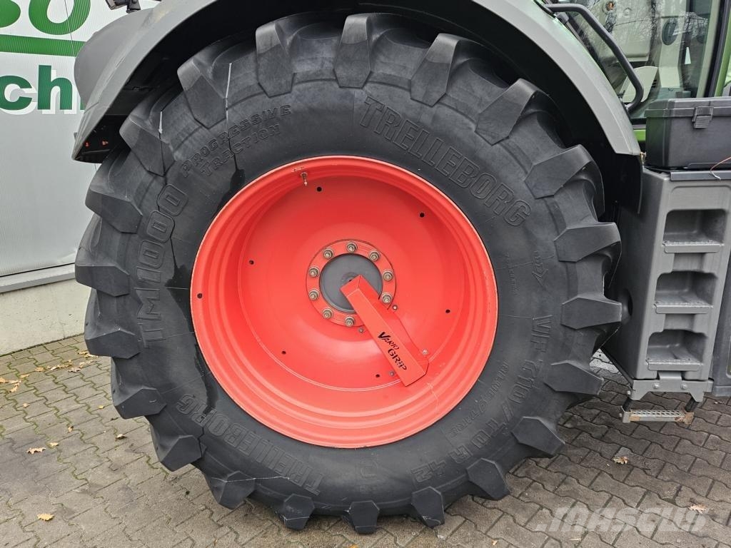 Fendt 824 VARIO PROFI PLUS Tractors
