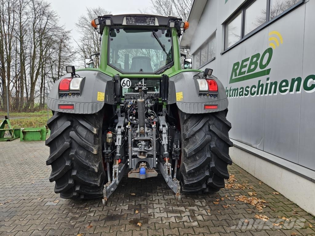 Fendt 824 VARIO PROFI PLUS Tractors