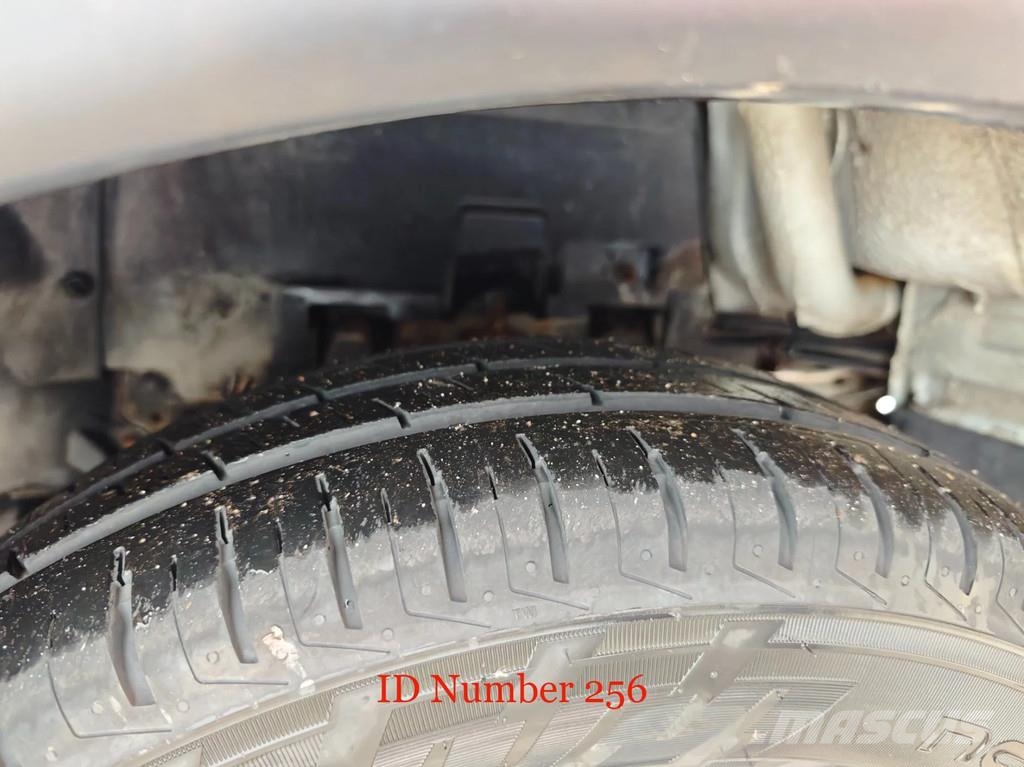 Nissan Cabstar 35.12 NT400 Movex TLR 18 المنصات الهوائية المثبتة على شاحنة