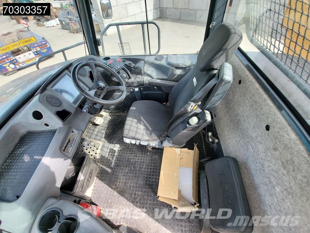 Bell B30 E 铰接式自卸车