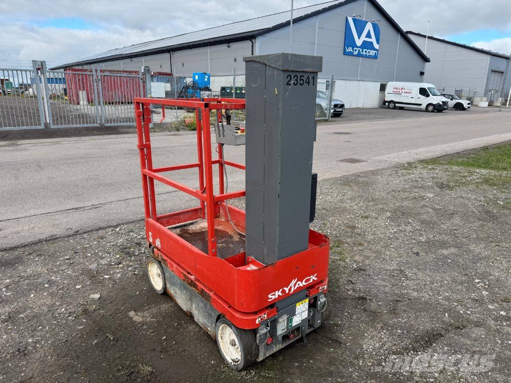 SkyJack SJ 16 Vertikaalsed mast tõstukid