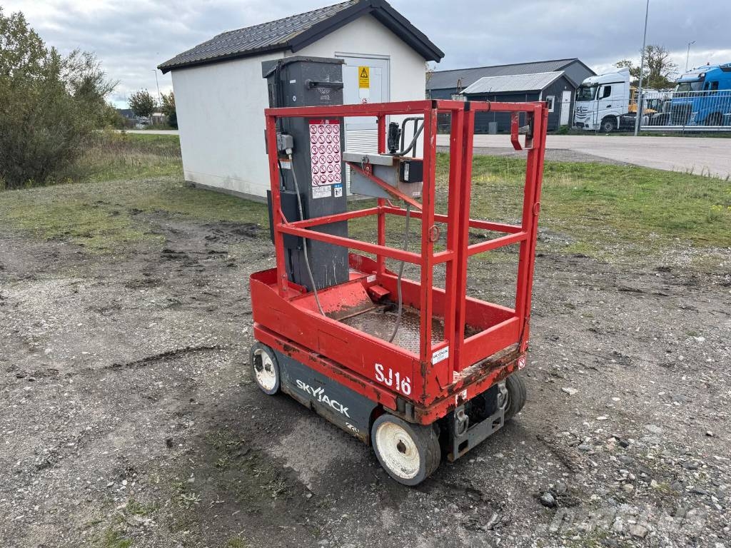 SkyJack SJ 16 Vertikaalsed mast tõstukid