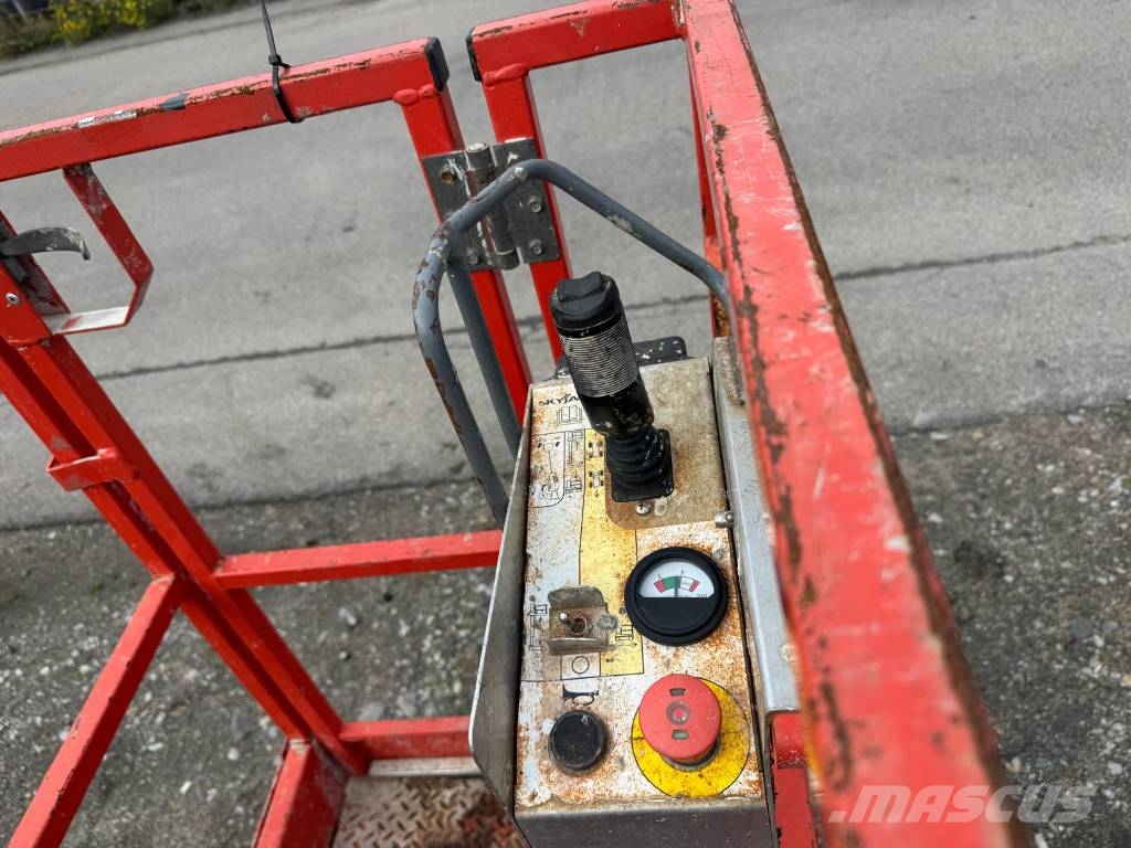 SkyJack SJ 16 Vertikaalsed mast tõstukid