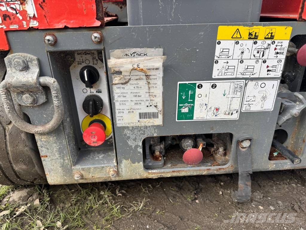 SkyJack SJ 16 Vertikaalsed mast tõstukid